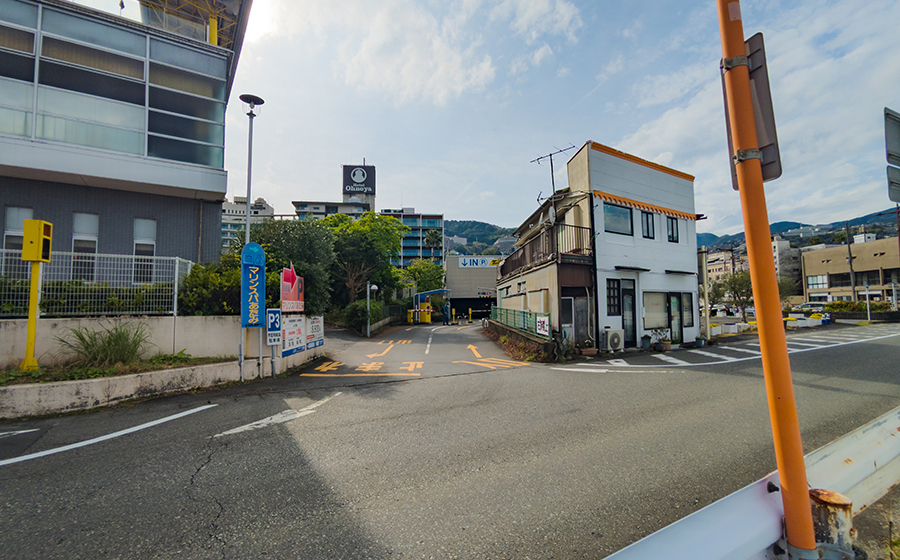 熱海市営和田浜駐車場の入り口