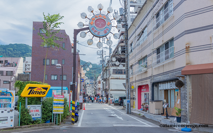 なぎさ中通り商店街入り口