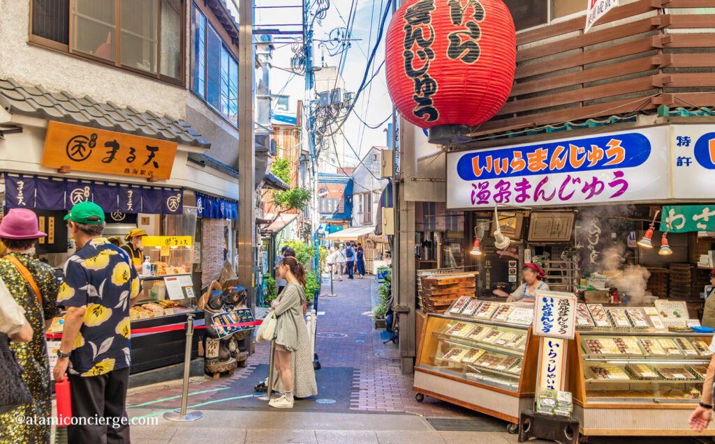 平和通りからのぞく裏通り