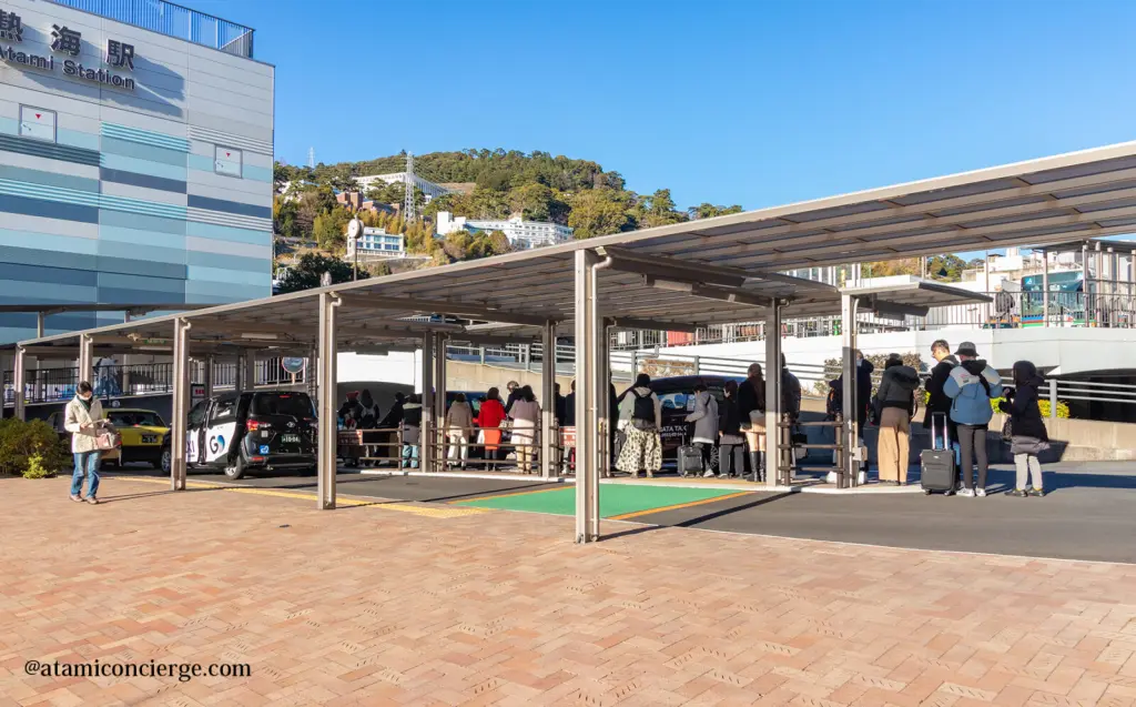 熱海駅改札を出て左手にあるタクシー乗り場