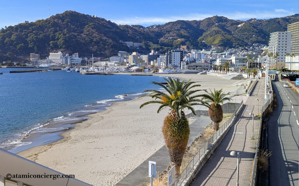 サンビーチそばの歩道橋からの眺め