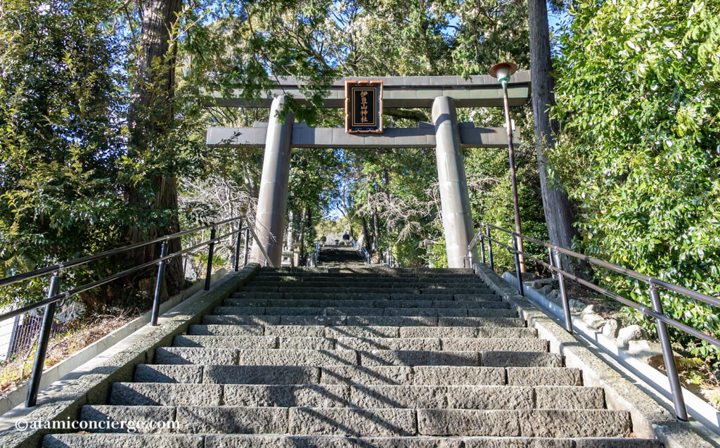 伊豆山神社の階段