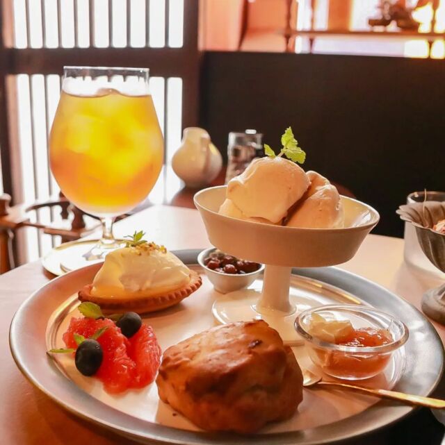 なぎさ中通りにある#tea_wa さんで夕方ティータイム。今日は「渚の縁日」も開催されているなぎさ中通りはノスタルジックな熱海も感じられる近年アツいスポットですので、熱海旅行の際にはチェックしてみてはいかがでしょう。
#熱海イベント #teawa #渚の縁日 #ティータイム #熱海カフェ巡り #紅茶 #スコーン #熱海観光 #熱海スイーツ #熱海コンシェルジュ #なぎさ中通り #商店街